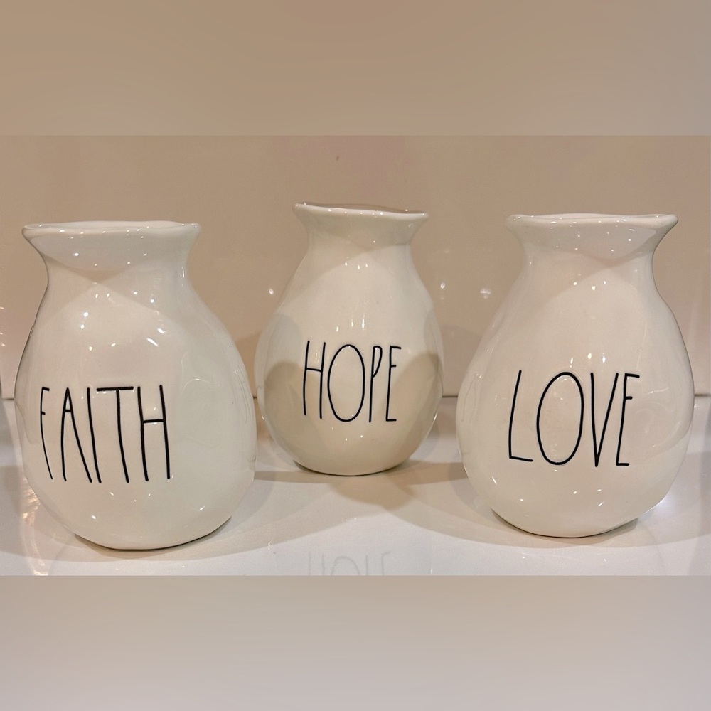 EUC Rae Dunn. FAITH, HOPE, LOVE Bud Vase Trio